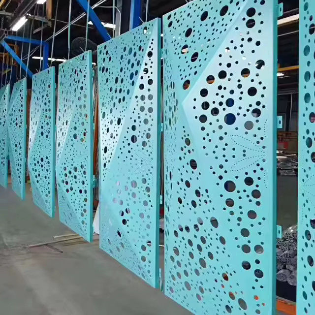 Système de murs extérieurs de haute durabilité avec une excellente isolation acoustique et des couleurs variées