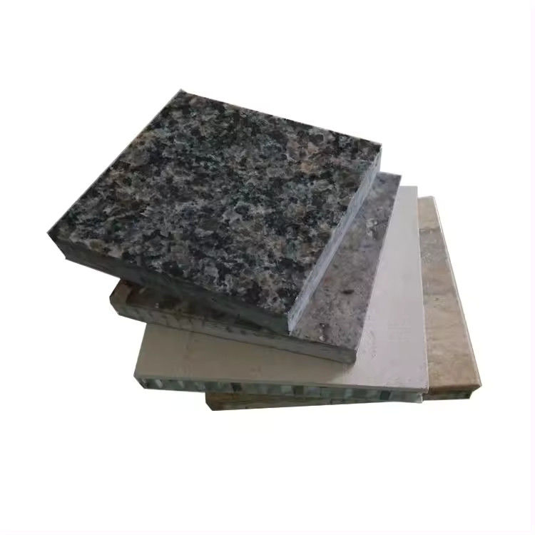 L'extérieur en placage d'aluminium blanc avec isolation thermique K=2,0-3,0 W/ ((m2·K)