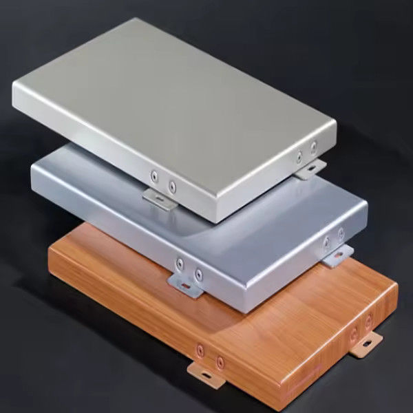 Système de revêtement murale en aluminium avec résistance à la pression du vent de 4,2 kPa et perméabilité à l'air de 3,0 m3/(m2·h)
