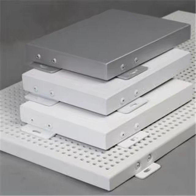 2.0 mm Parement de rideau en aluminium vitré à étanchéité à l'eau de 800 Pa Installation externe