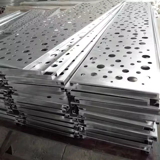 Panneau composite en aluminium haute isolation acoustique avec une haute résistance à la corrosion 2440 mm de longueur