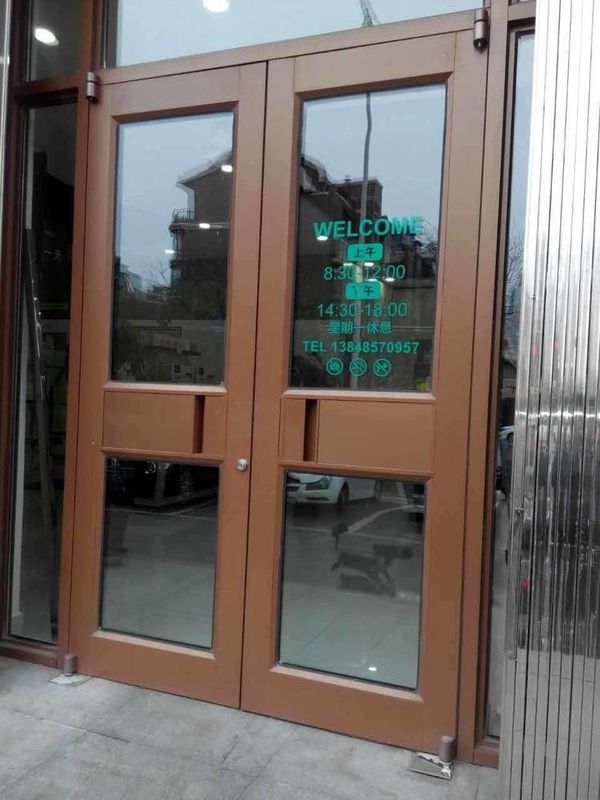 Fabrique en gros bâtiment magasin extérieur porte d'entrée porte d'entrée Kfc porte d'entrée porte commerciale en alliage d'aluminium avec automatique