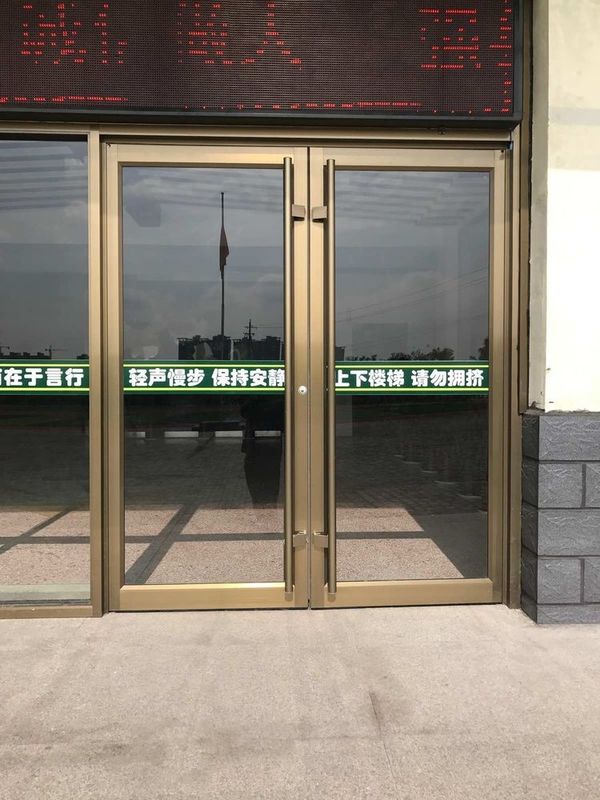 Fabrique en gros bâtiment magasin extérieur porte d'entrée porte d'entrée Kfc porte d'entrée porte commerciale en alliage d'aluminium avec automatique