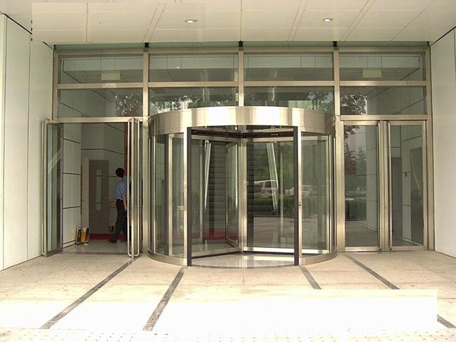 Transformez votre entrée avec notre porte tournante automatique de pointe
