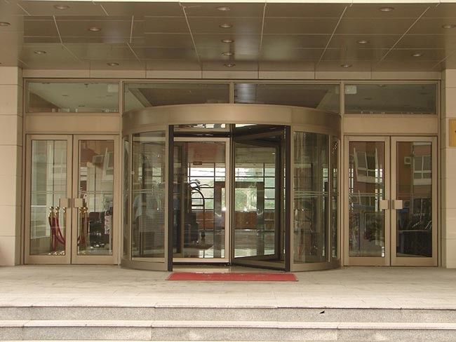 Transformez votre entrée avec notre porte tournante automatique de pointe