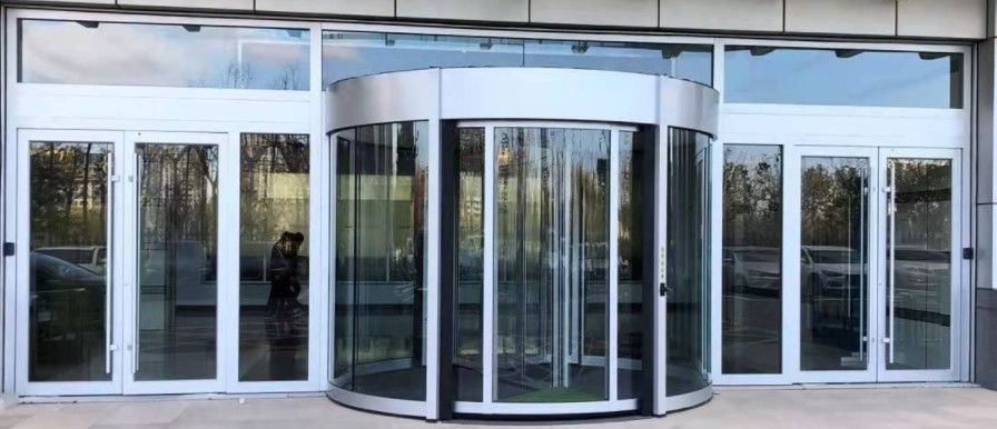 Nouveau design de porte tournante en verre pour l' hôtel de l' aéroport du centre commercial de l' hôpital